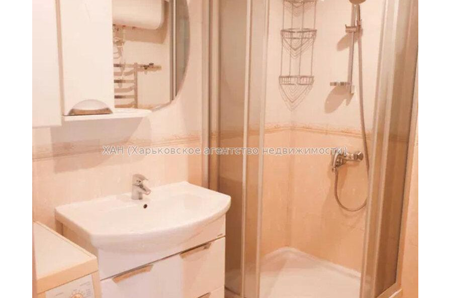 Продам квартиру, Льва Ландау просп. , 1 кім., 32 м², капитальный ремонт 