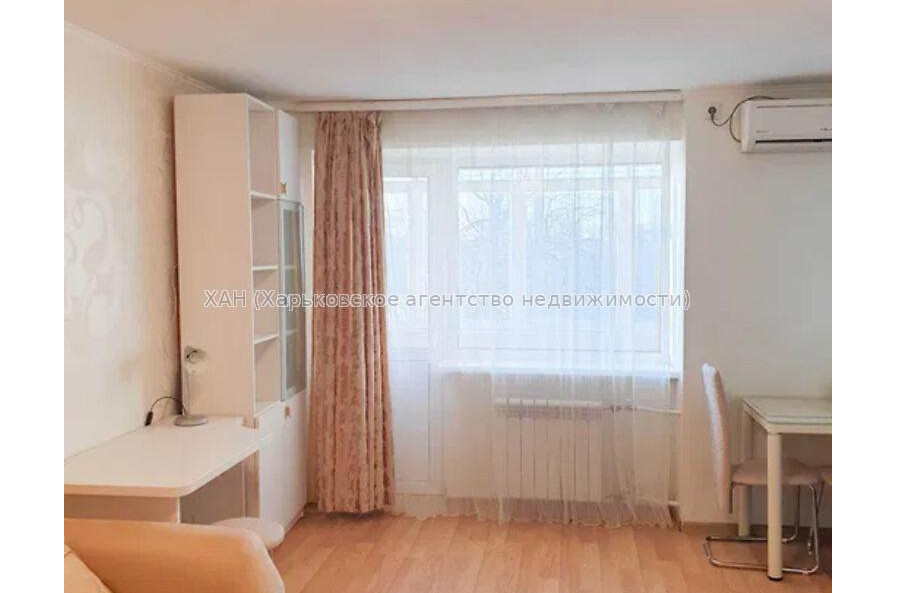 Продам квартиру, Льва Ландау просп. , 1 кім., 32 м², капитальный ремонт 