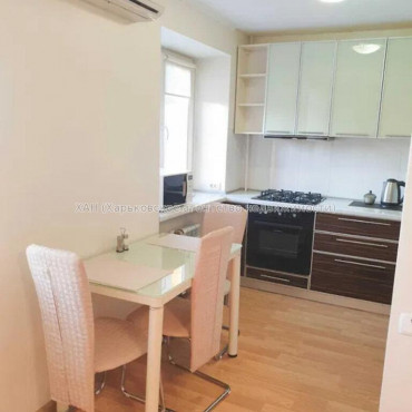 Продам квартиру, Льва Ландау просп. , 1 кім., 32 м², капитальный ремонт 