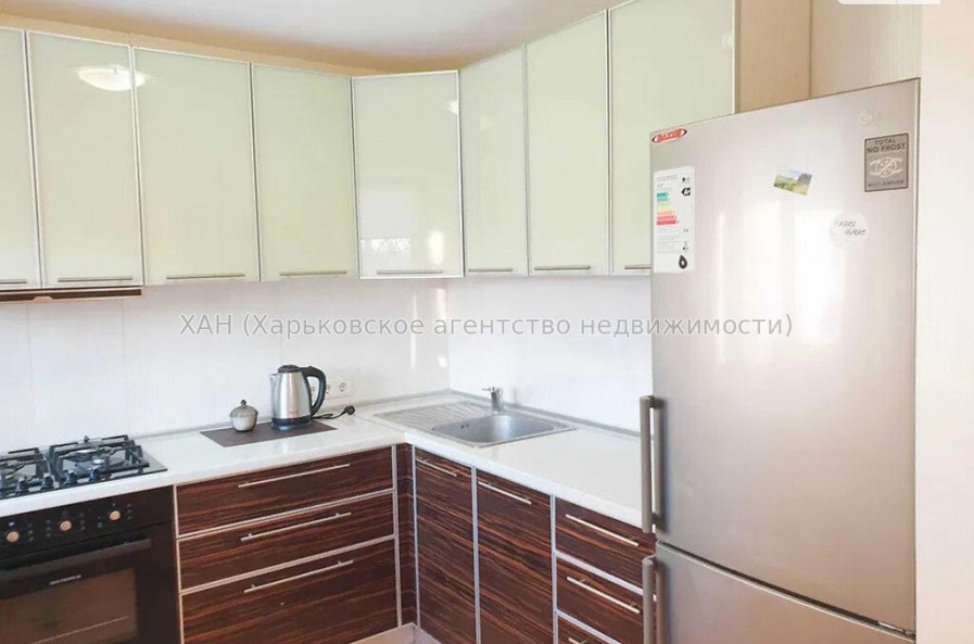 Продам квартиру, Льва Ландау просп. , 1 кім., 32 м², капитальный ремонт 