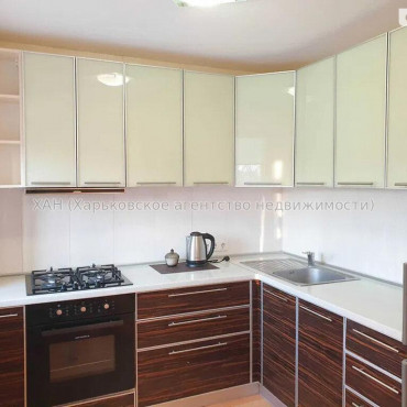 Продам квартиру, Льва Ландау просп. , 1 кім., 32 м², капитальный ремонт 