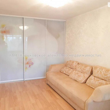 Продам квартиру, Льва Ландау просп. , 1 кім., 32 м², капитальный ремонт 