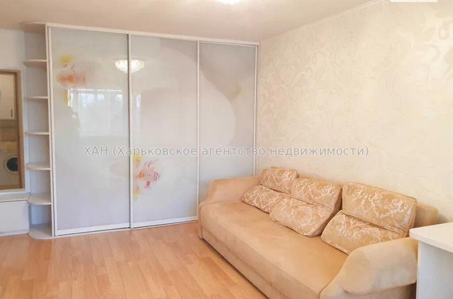 Продам квартиру, Льва Ландау просп. , 1 кім., 32 м², капитальный ремонт 