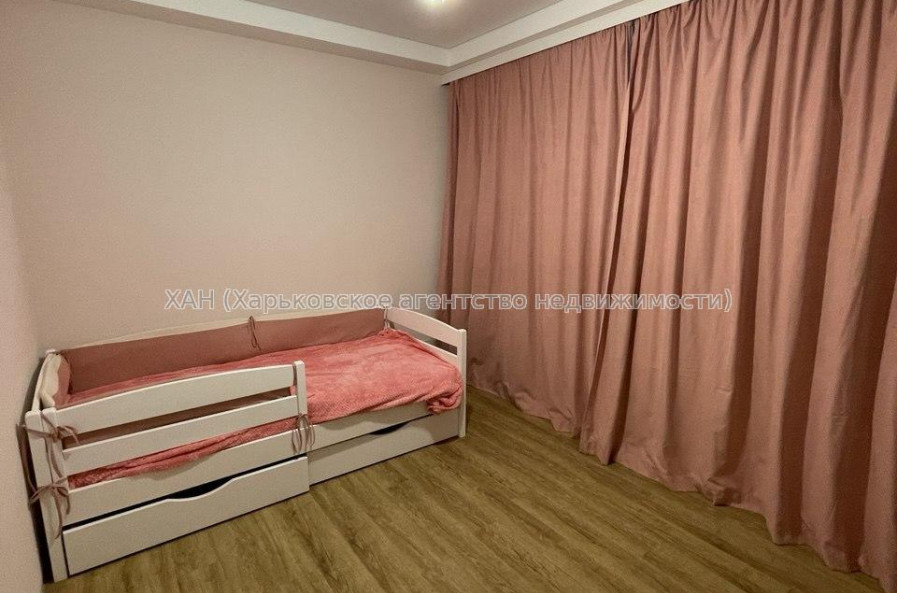 Продам квартиру, Науки просп. , 3 кім., 68 м², евроремонт 