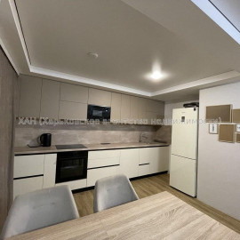 Продам квартиру, Науки просп. , 3 кім., 68 м², евроремонт