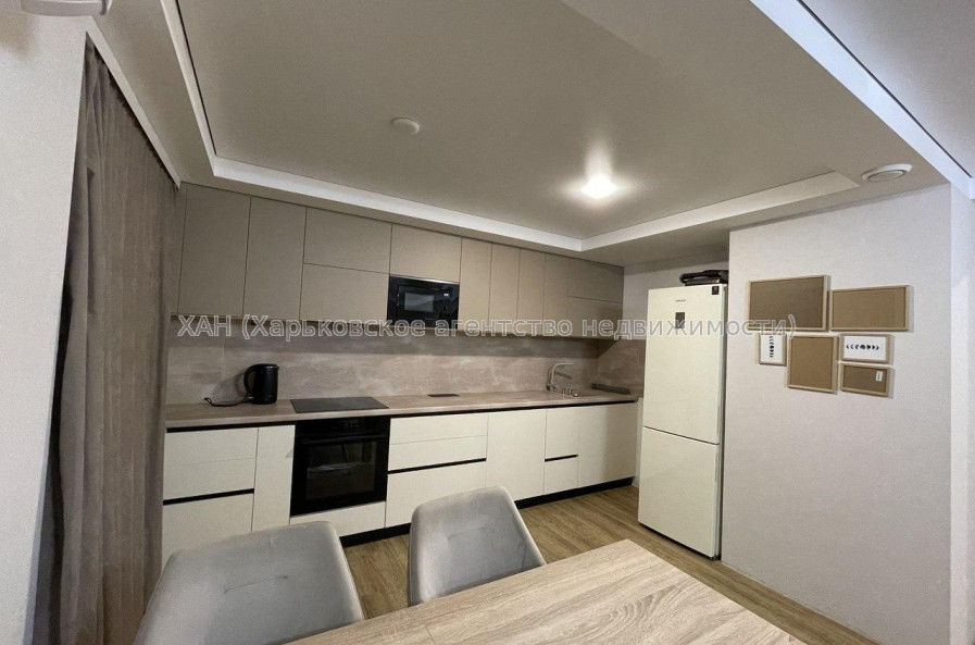 Продам квартиру, Науки просп. , 3 кім., 68 м², евроремонт 