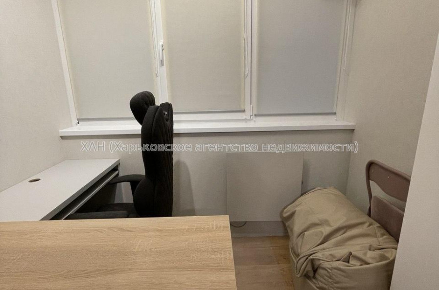 Продам квартиру, Науки просп. , 3 кім., 68 м², евроремонт 