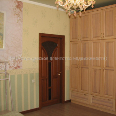 Продам дом, Вокзальная ул. , 239 м², 17 сот., капитальный ремонт 