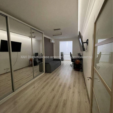 Продам квартиру, Мирная ул. , 2  ком., 80 м², евроремонт 