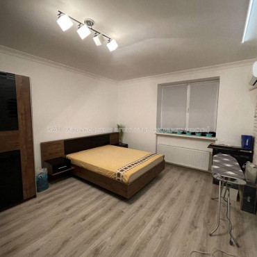 Продам квартиру, Мирная ул. , 2  ком., 80 м², евроремонт 