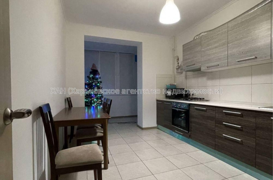 Продам квартиру, Мирная ул. , 2  ком., 80 м², евроремонт 