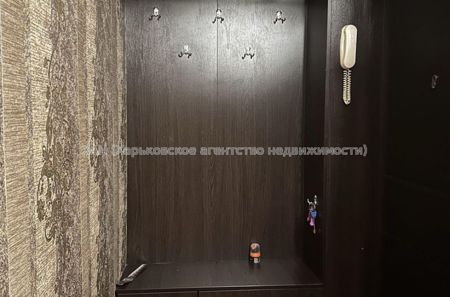 Продам квартиру, Харьковских Дивизий ул. , 1 кім., 33 м², советский ремонт 