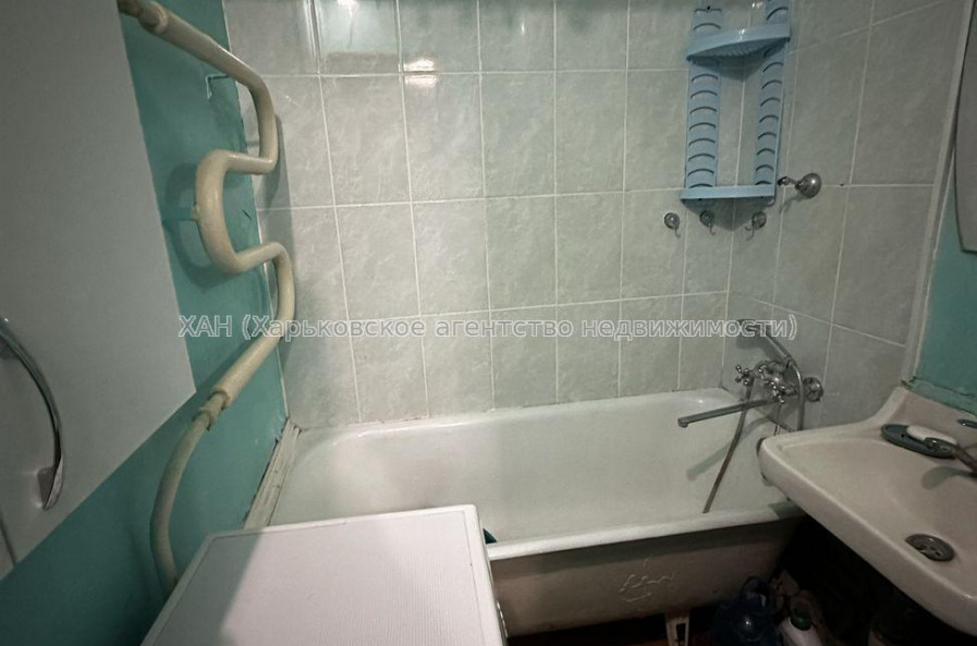 Продам квартиру, Харьковских Дивизий ул. , 1 кім., 33 м², советский ремонт 