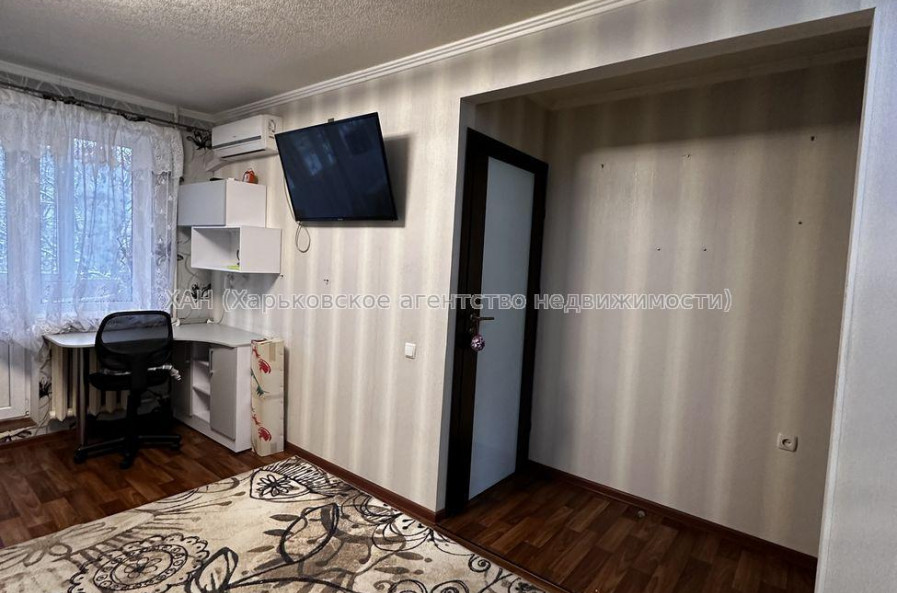 Продам квартиру, Харьковских Дивизий ул. , 1 кім., 33 м², советский ремонт 