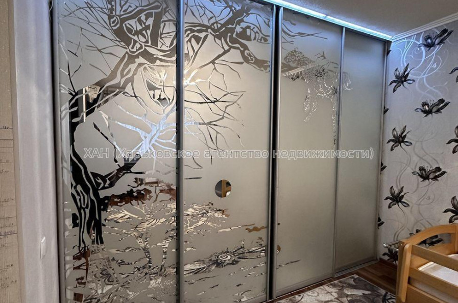 Продам квартиру, Харьковских Дивизий ул. , 1 кім., 33 м², советский ремонт 