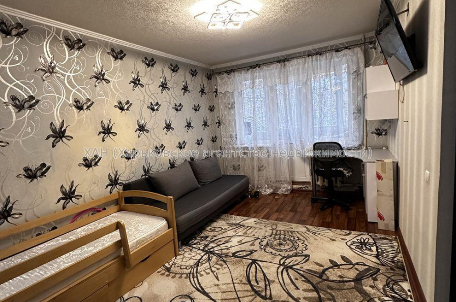 Продам квартиру, Харьковских Дивизий ул. , 1 кім., 33 м², советский ремонт 