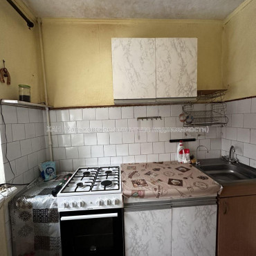 Продам квартиру, Харьковских Дивизий ул. , 1 кім., 33 м², советский ремонт 