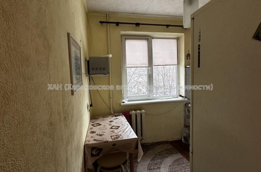 Продам квартиру, Харьковских Дивизий ул. , 1 кім., 33 м², советский ремонт 