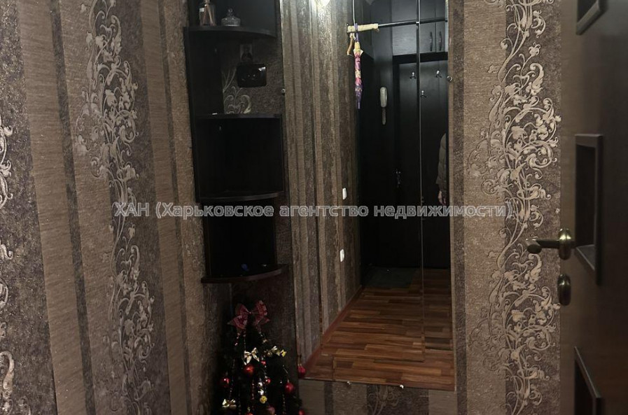 Продам квартиру, Харьковских Дивизий ул. , 1 кім., 33 м², советский ремонт 