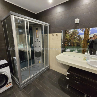 Продам квартиру, Науки просп. , 3 кім., 90 м², авторский дизайн 