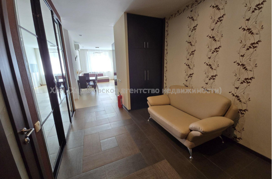 Продам квартиру, Науки просп. , 3 кім., 90 м², авторский дизайн 