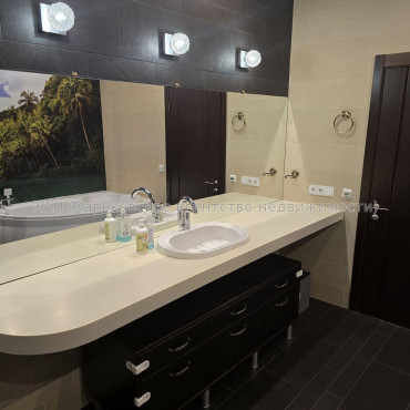 Продам квартиру, Науки просп. , 3 кім., 90 м², авторский дизайн 