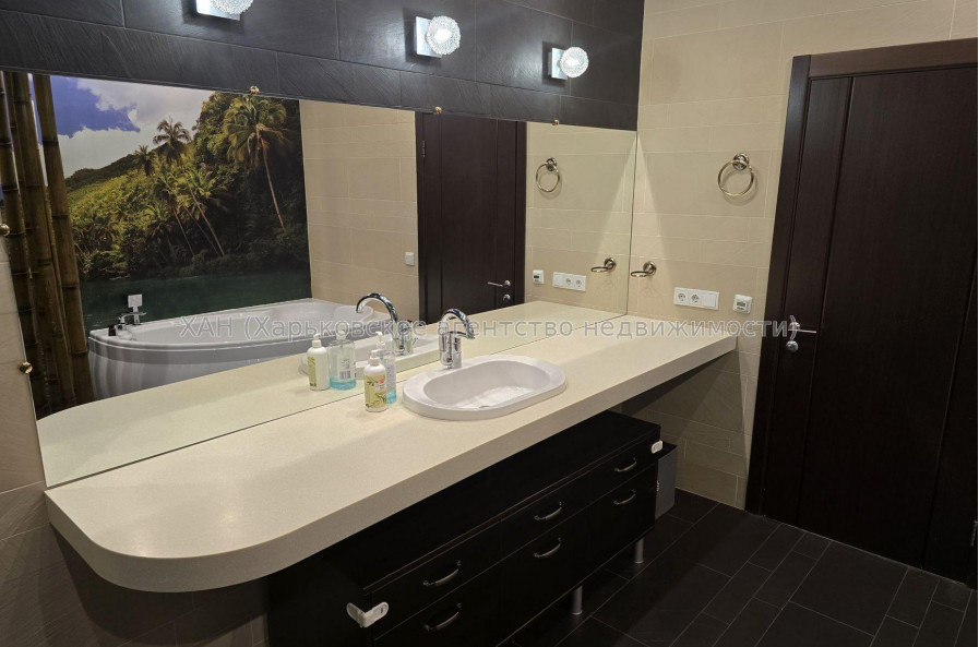 Продам квартиру, Науки просп. , 3 кім., 90 м², авторский дизайн 