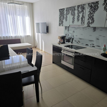 Продам квартиру, Науки просп. , 3 кім., 90 м², авторский дизайн 