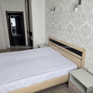 Продам квартиру, Науки просп. , 3 кім., 90 м², авторский дизайн 