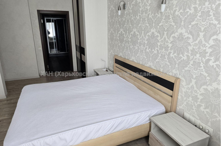 Продам квартиру, Науки просп. , 3 кім., 90 м², авторский дизайн 