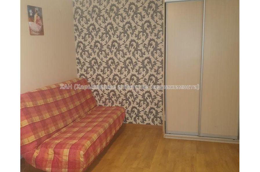 Продам квартиру, 23 Августа ул. , 1 кім., 32 м², капитальный ремонт 