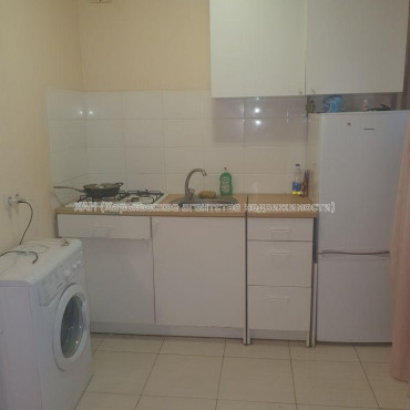 Продам квартиру, 23 Августа ул. , 1 кім., 32 м², капитальный ремонт 
