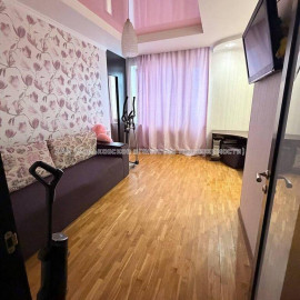 Продам квартиру, Победы просп. , 2  ком., 79.60 м², евроремонт