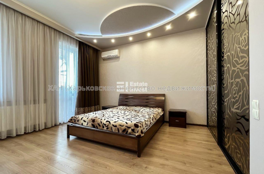 Продам квартиру, Науки просп. , 3  ком., 90 м², авторский дизайн 