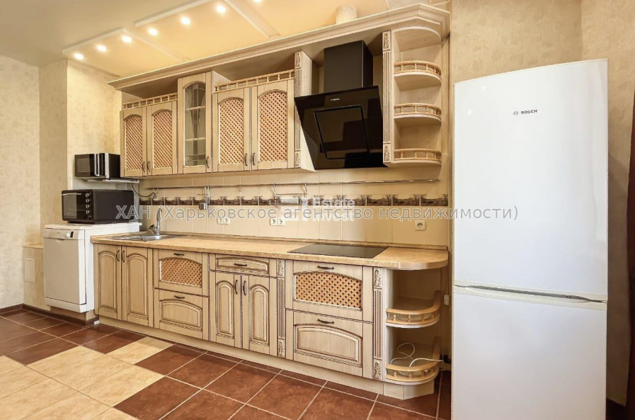 Продам квартиру, Науки просп. , 3  ком., 90 м², авторский дизайн 