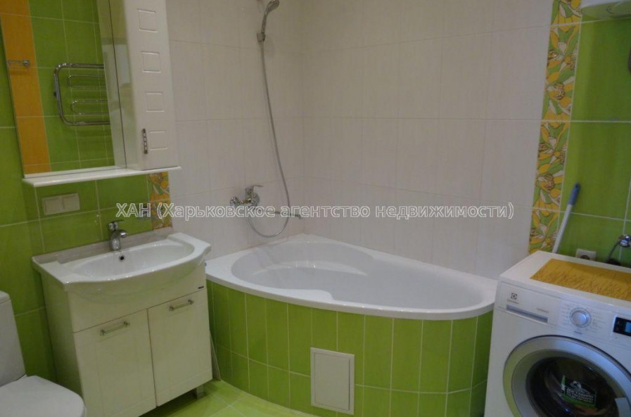 Продам квартиру, Науки просп. , 3 кім., 67 м², евроремонт 