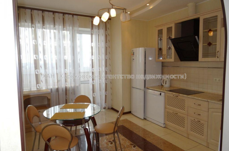 Продам квартиру, Науки просп. , 3 кім., 67 м², евроремонт 