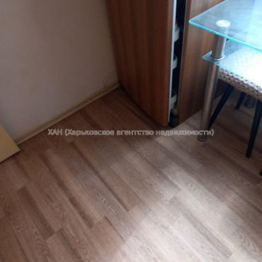 Продам квартиру, Науки просп. , 2 кім., 43 м², косметический ремонт 