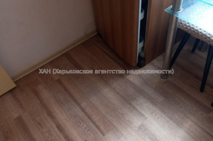 Продам квартиру, Науки просп. , 2 кім., 43 м², косметический ремонт 
