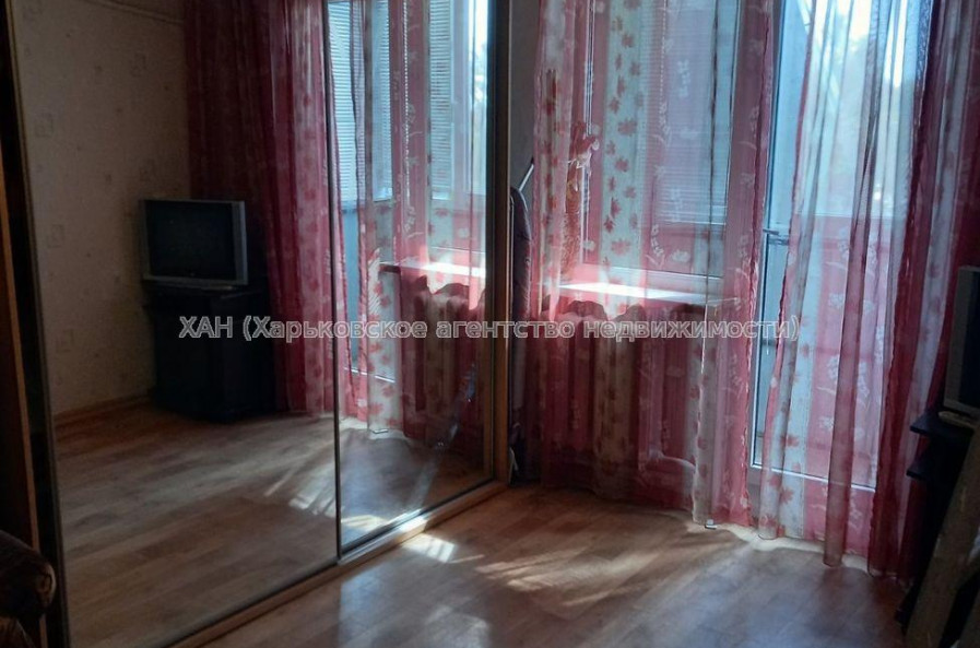 Продам квартиру, Науки просп. , 2 кім., 43 м², косметический ремонт 