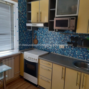 Продам квартиру, Науки просп. , 2 кім., 43 м², косметический ремонт 