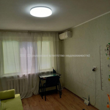 Продам квартиру, Науки просп. , 2 кім., 43 м², косметический ремонт 