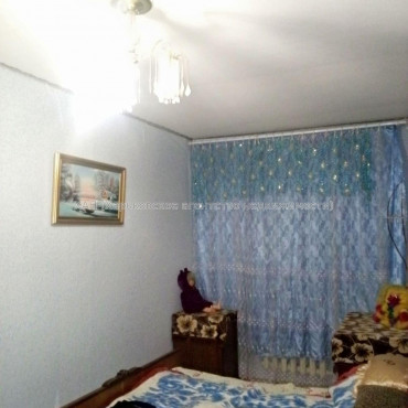 Продам квартиру, Гиевская ул. , 3  ком., 60 м², советский ремонт 