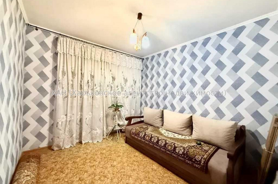 Продам квартиру, Соборности Украины ул. , 215 , 2 кім., 49 м², косметический ремонт 