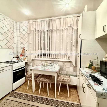 Продам квартиру, Соборности Украины ул. , 215 , 2 кім., 49 м², косметический ремонт 