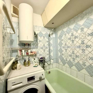 Продам квартиру, Соборности Украины ул. , 215 , 2 кім., 49 м², косметический ремонт 