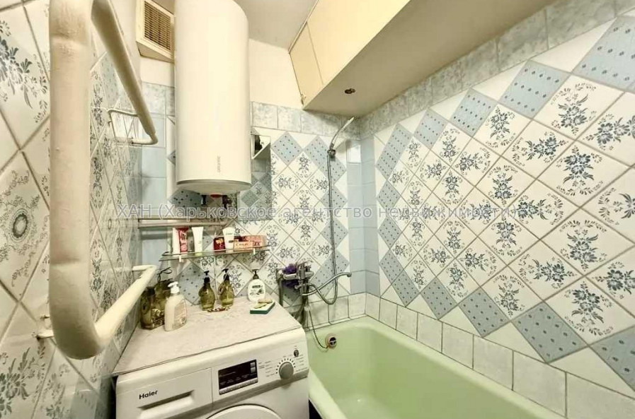 Продам квартиру, Соборности Украины ул. , 215 , 2 кім., 49 м², косметический ремонт 