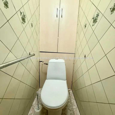 Продам квартиру, Соборности Украины ул. , 215 , 2 кім., 49 м², косметический ремонт 