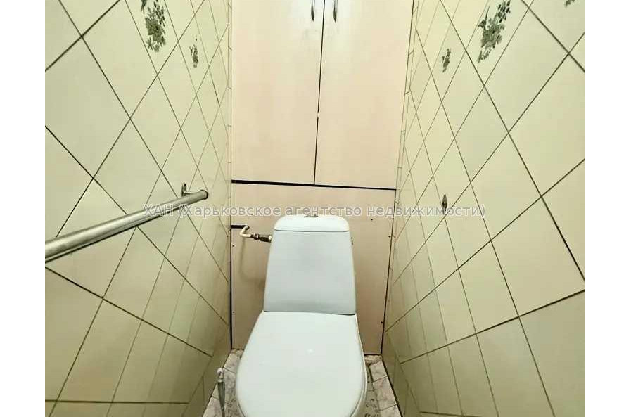 Продам квартиру, Соборности Украины ул. , 215 , 2 кім., 49 м², косметический ремонт 