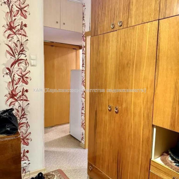 Продам квартиру, Соборности Украины ул. , 215 , 2 кім., 49 м², косметический ремонт 